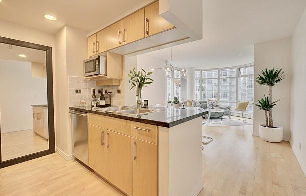 1205 1199 Marinaside Crescent Yaletown