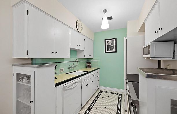 204 1565 Burnaby Street West End VW