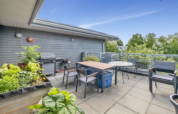 402 3161 W 4th Avenue Kitsilano