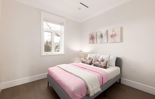 2984 W 31st Avenue MacKenzie Heights