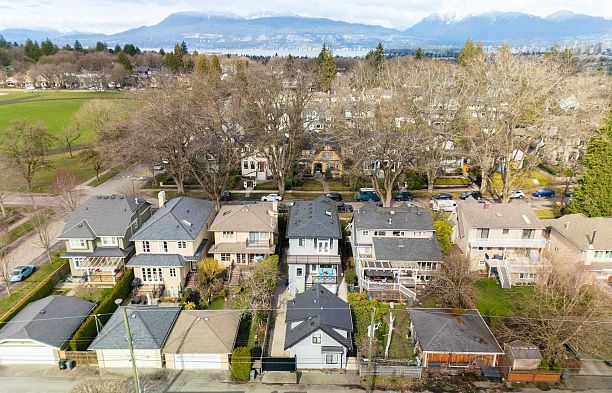 2984 W 31st Avenue MacKenzie Heights