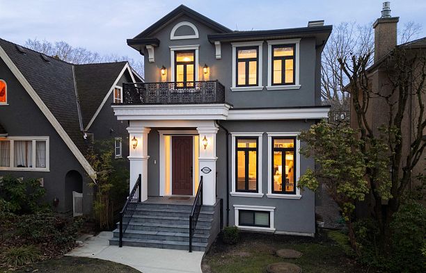 2984 W 31st Avenue MacKenzie Heights