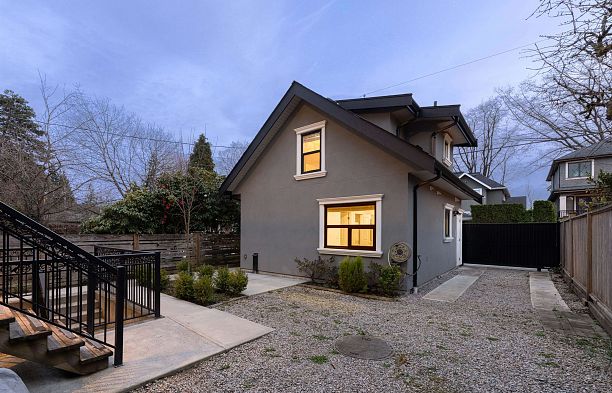 2984 W 31st Avenue MacKenzie Heights