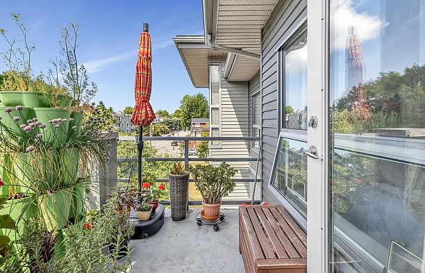 402 3161 W 4th Avenue Kitsilano
