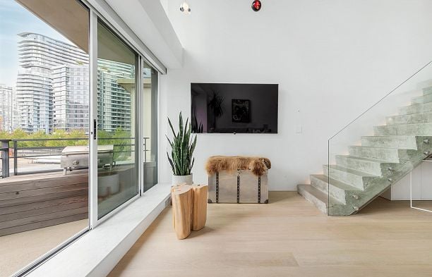 307 29 Smithe Mews Yaletown