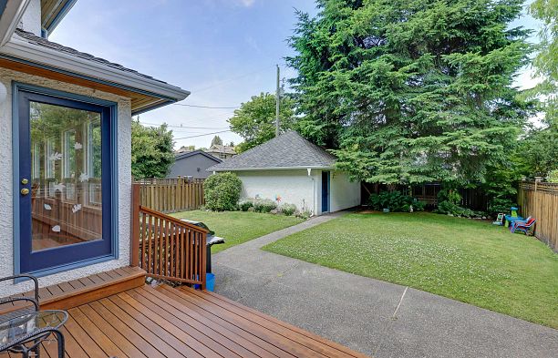 3221 W 36th Avenue MacKenzie Heights