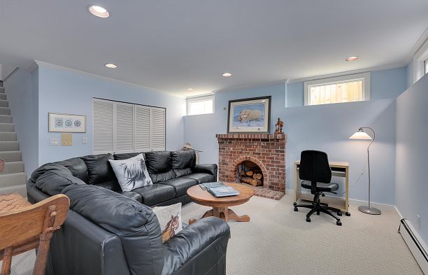 3221 W 36th Avenue MacKenzie Heights