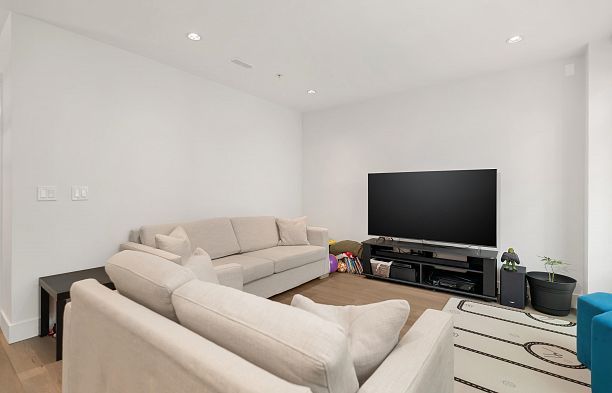 7619 Yukon Street Marpole