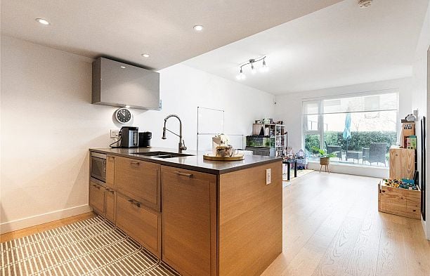206 1561 W 57th Avenue South Granville