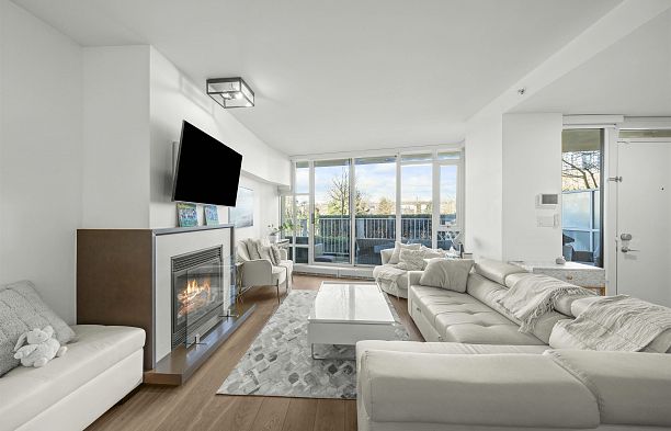 106 8 Smithe Mews Yaletown