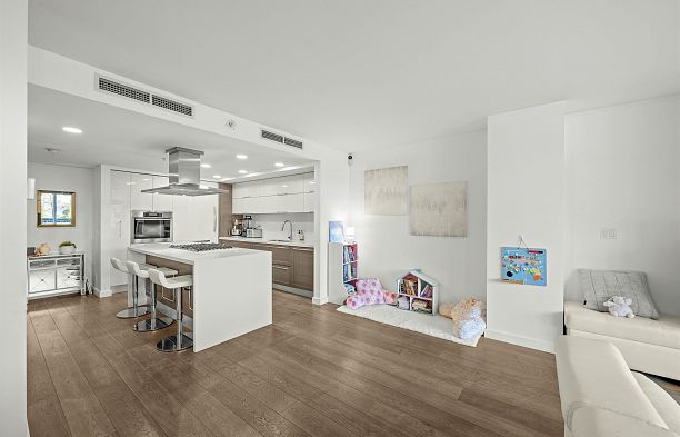106 8 Smithe Mews Yaletown
