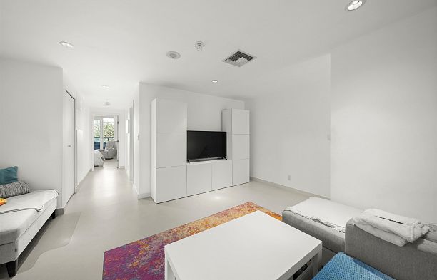 106 8 Smithe Mews Yaletown