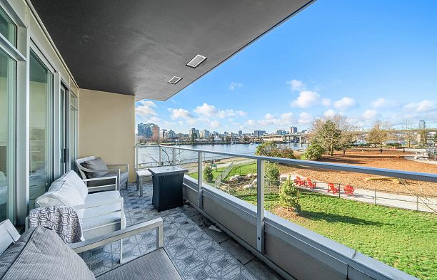 106 8 Smithe Mews Yaletown