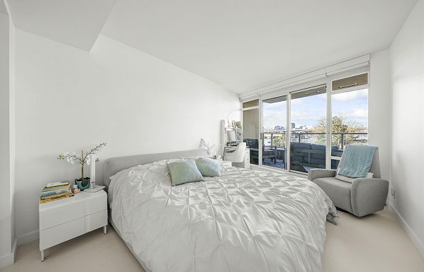 106 8 Smithe Mews Yaletown