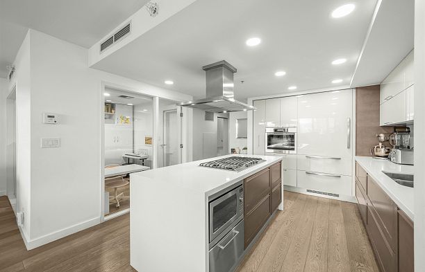 106 8 Smithe Mews Yaletown