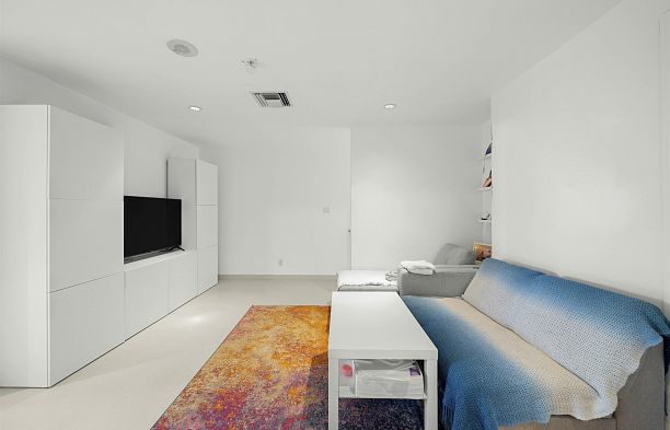 106 8 Smithe Mews Yaletown