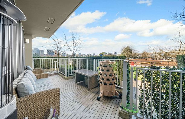 106 8 Smithe Mews Yaletown
