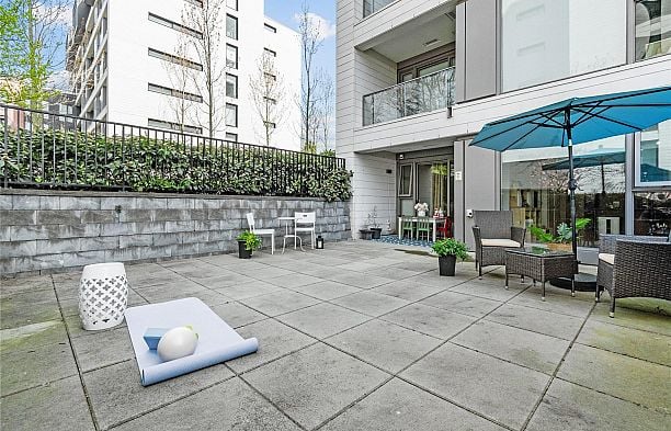 206 1561 W 57th Avenue South Granville