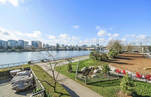 106 8 Smithe Mews Yaletown