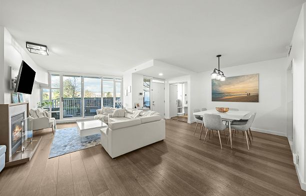 106 8 Smithe Mews Yaletown