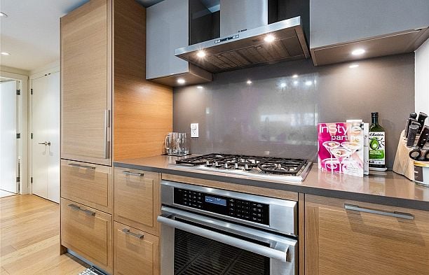 206 1561 W 57th Avenue South Granville