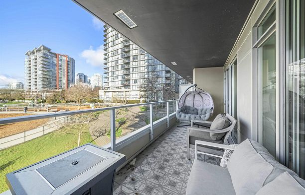 106 8 Smithe Mews Yaletown
