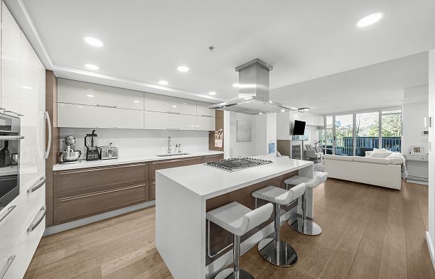 106 8 Smithe Mews Yaletown
