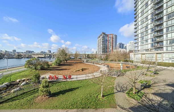 106 8 Smithe Mews Yaletown