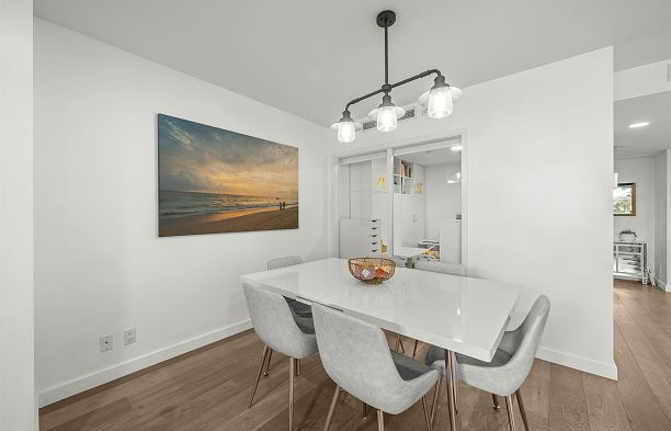 106 8 Smithe Mews Yaletown