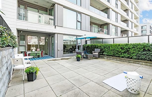 206 1561 W 57th Avenue South Granville