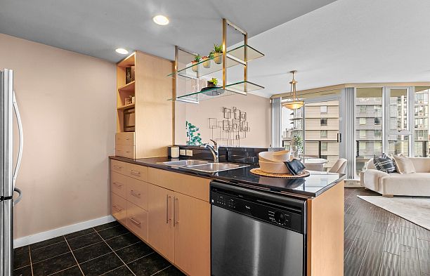 1202 583 Beach Crescent Yaletown