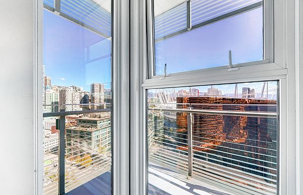 2006 89 Nelson Street Yaletown
