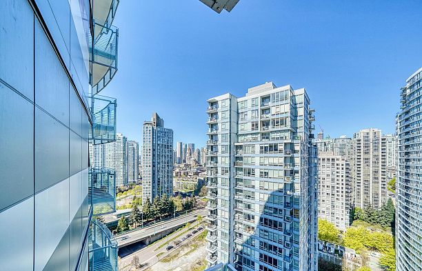 2006 89 Nelson Street Yaletown