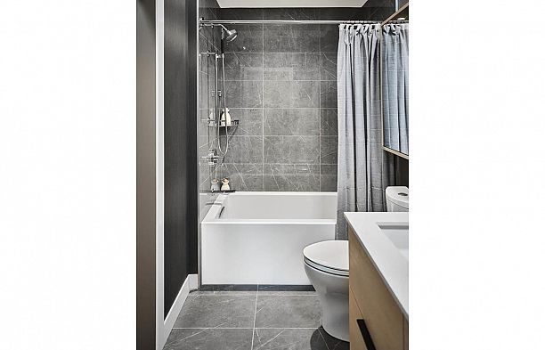 203 8030 Oak Street Marpole