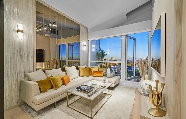 203 8030 Oak Street Marpole
