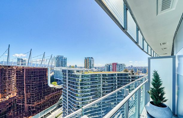 2006 89 Nelson Street Yaletown