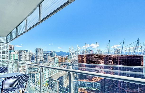 2006 89 Nelson Street Yaletown