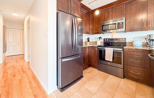 401 1508 MARINER WALK, Vancouver BC V6J 4X9 False Creek