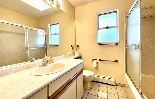 937 W 18th Avenue Cambie