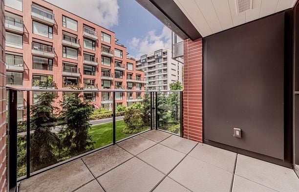 201 1561 W 57th Avenue South Granville