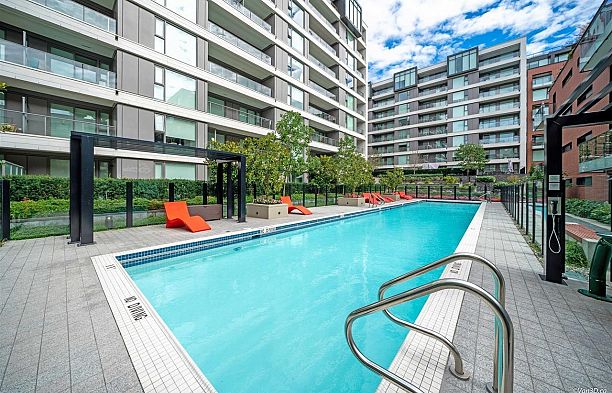 201 1561 W 57th Avenue South Granville