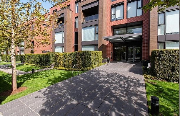 201 1561 W 57th Avenue South Granville