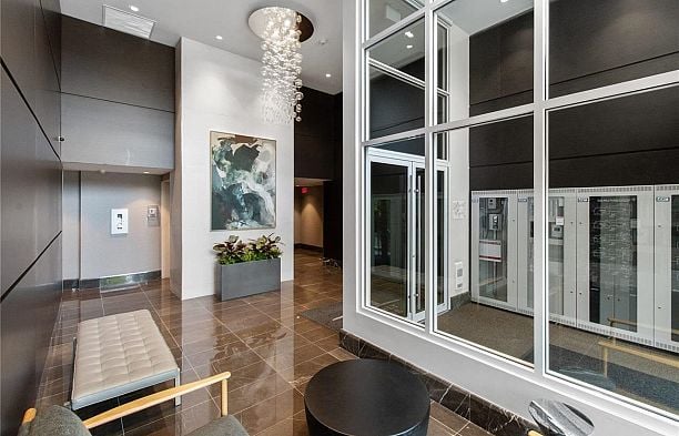 201 1561 W 57th Avenue South Granville