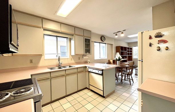 937 W 18th Avenue Cambie