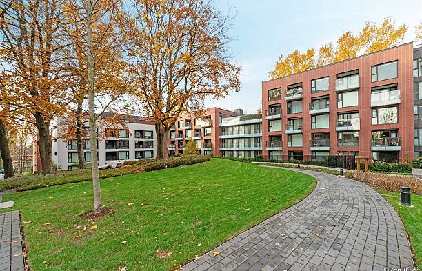 201 1561 W 57th Avenue South Granville