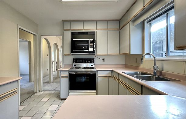 937 W 18th Avenue Cambie