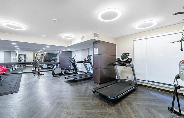 201 1561 W 57th Avenue South Granville