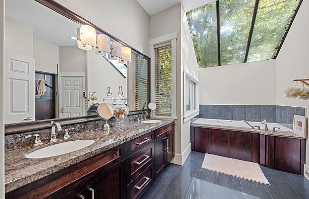 5483 Carnarvon Street Kerrisdale