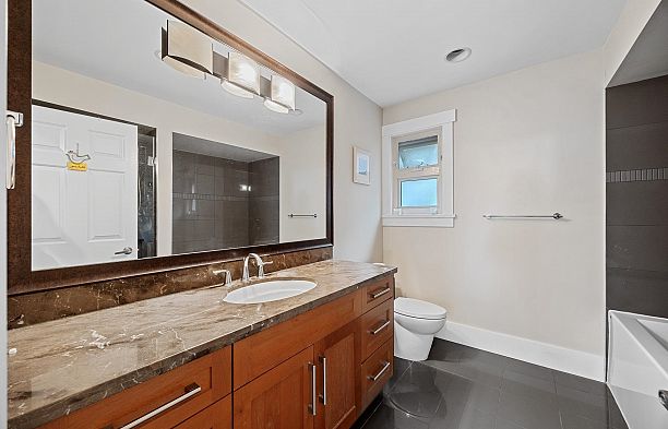 5483 Carnarvon Street Kerrisdale