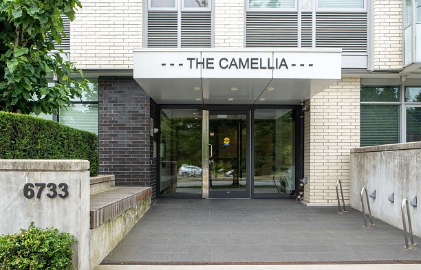 6725 Cambie Street South Cambie